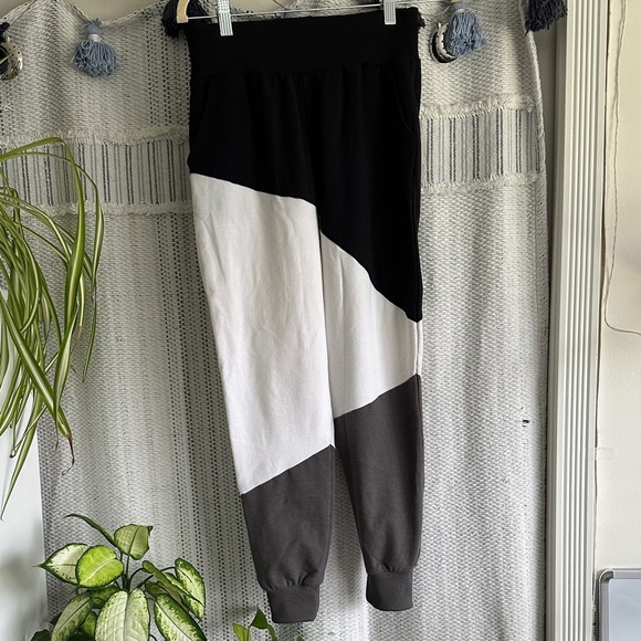 🌸Kids Black, White, hip hop Dance Wear - Picture 1 of 7